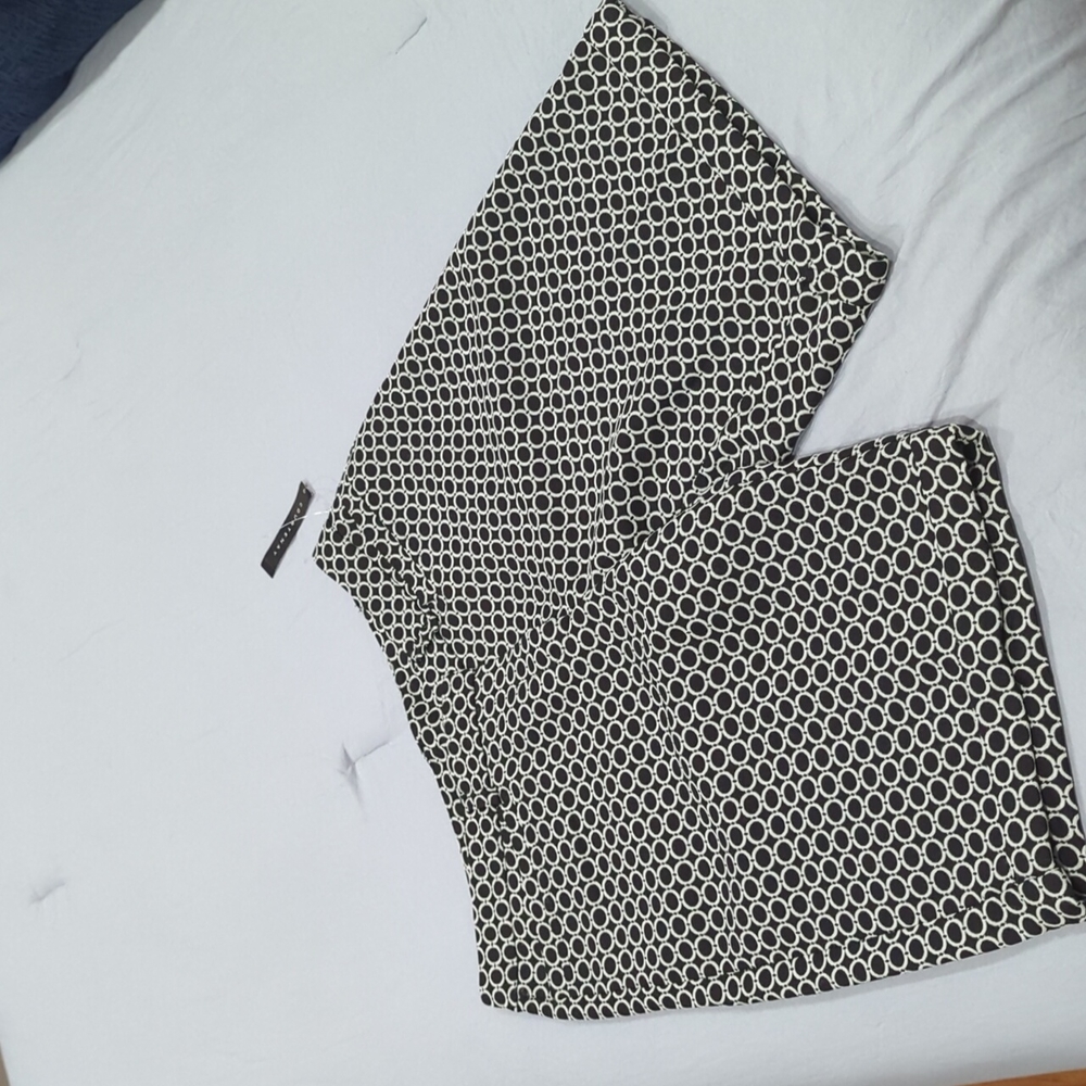 Courtenay Shorts black and white size 12